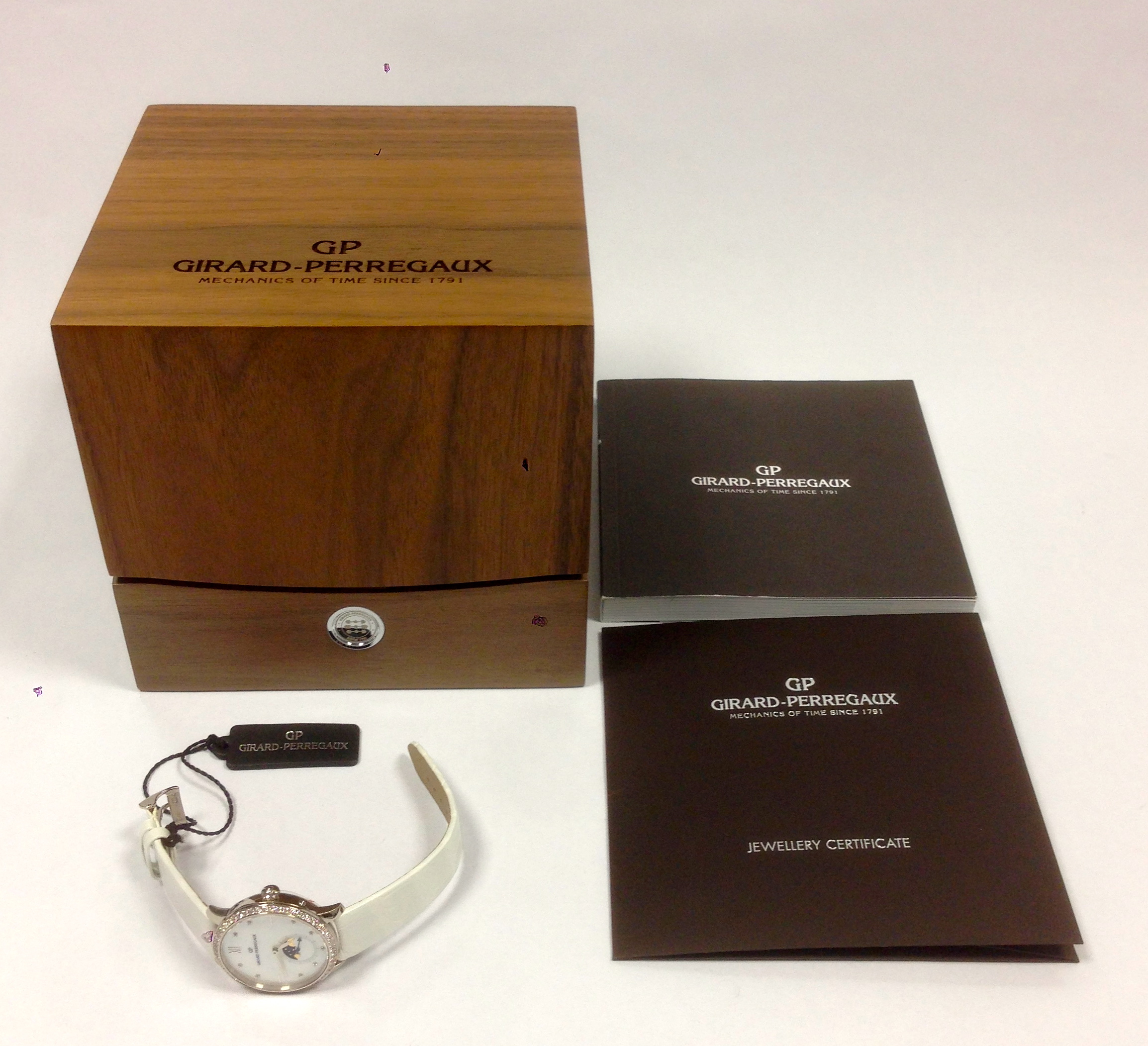 Girard-Perregaux 1966 Lady Moonphase 36mm