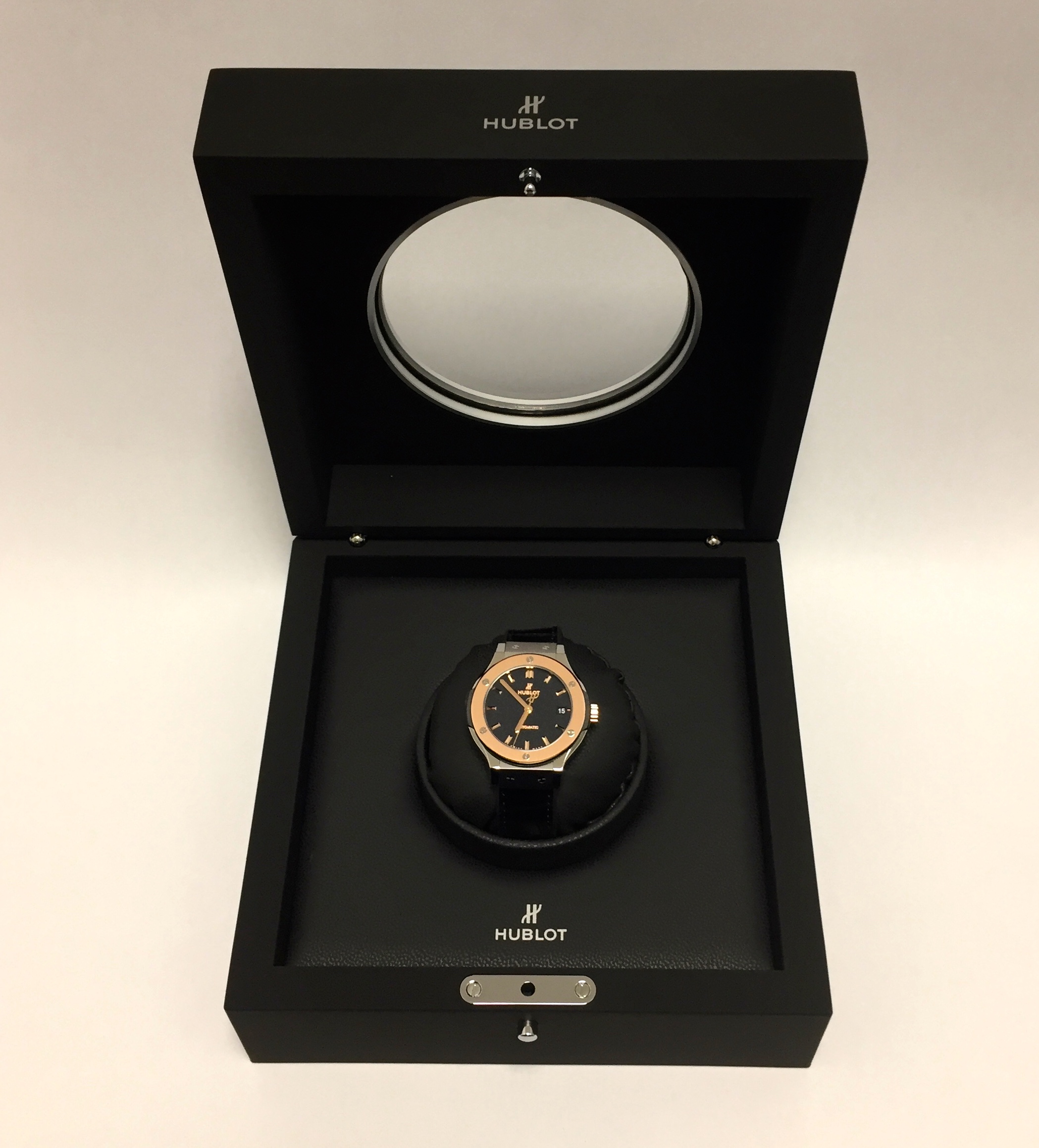 Hublot Classic Fusion 38 Titanium Gold