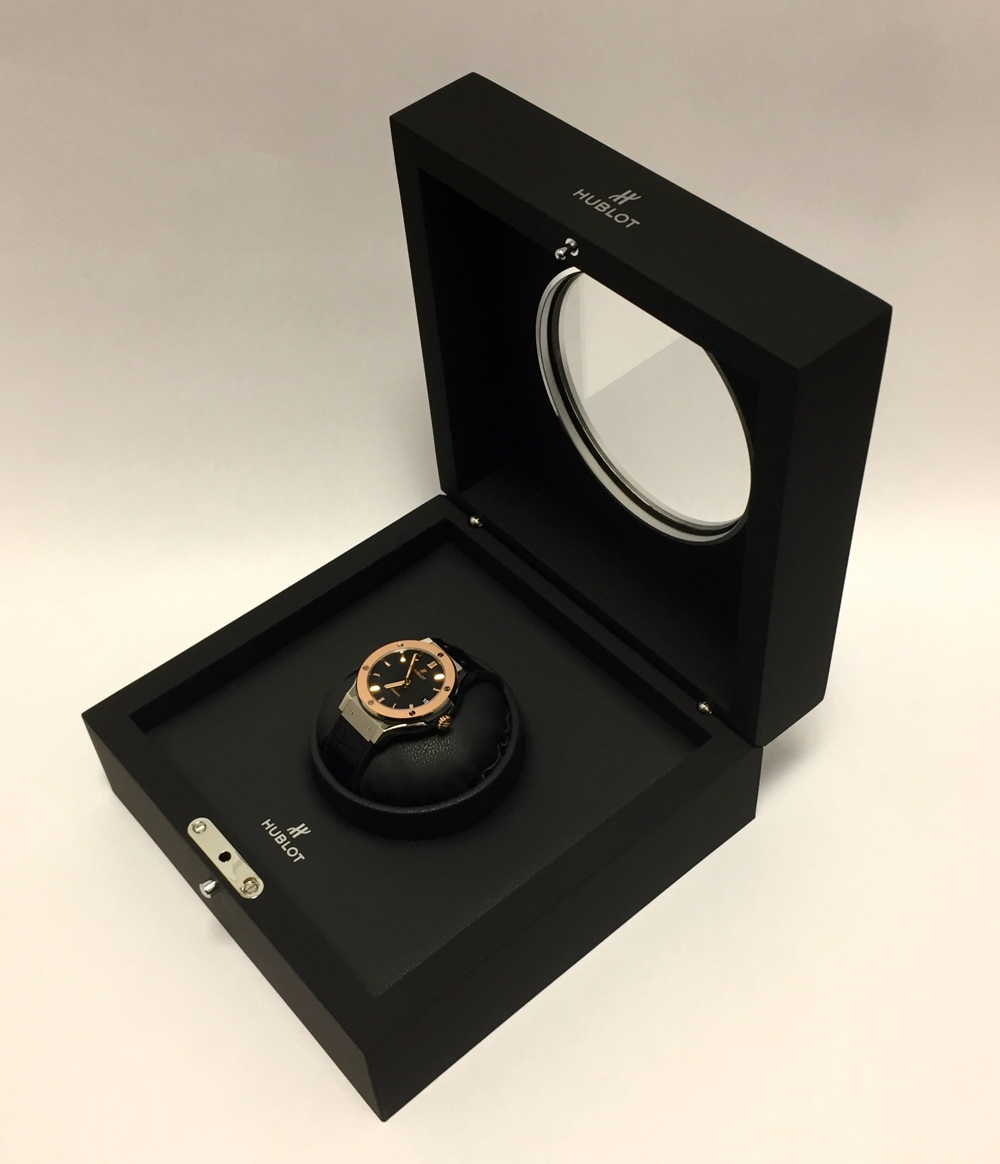 Hublot Classic Fusion 38 Titanium Gold