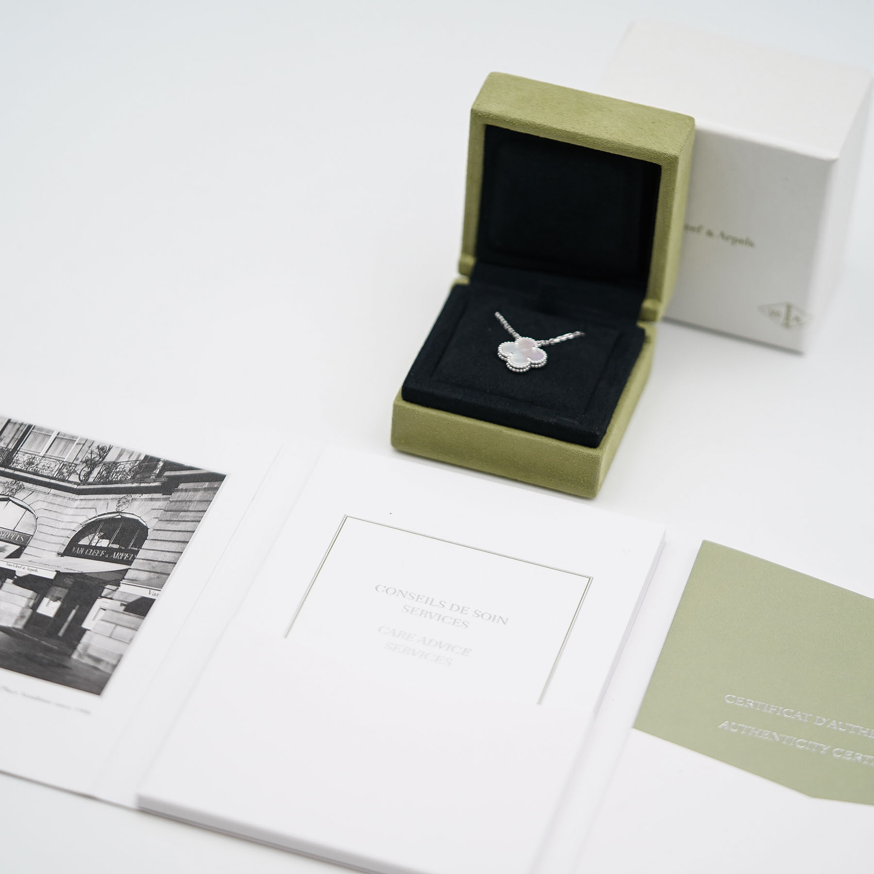 Van Cleef & Arpels Vintage Alhambra pendant Necklace