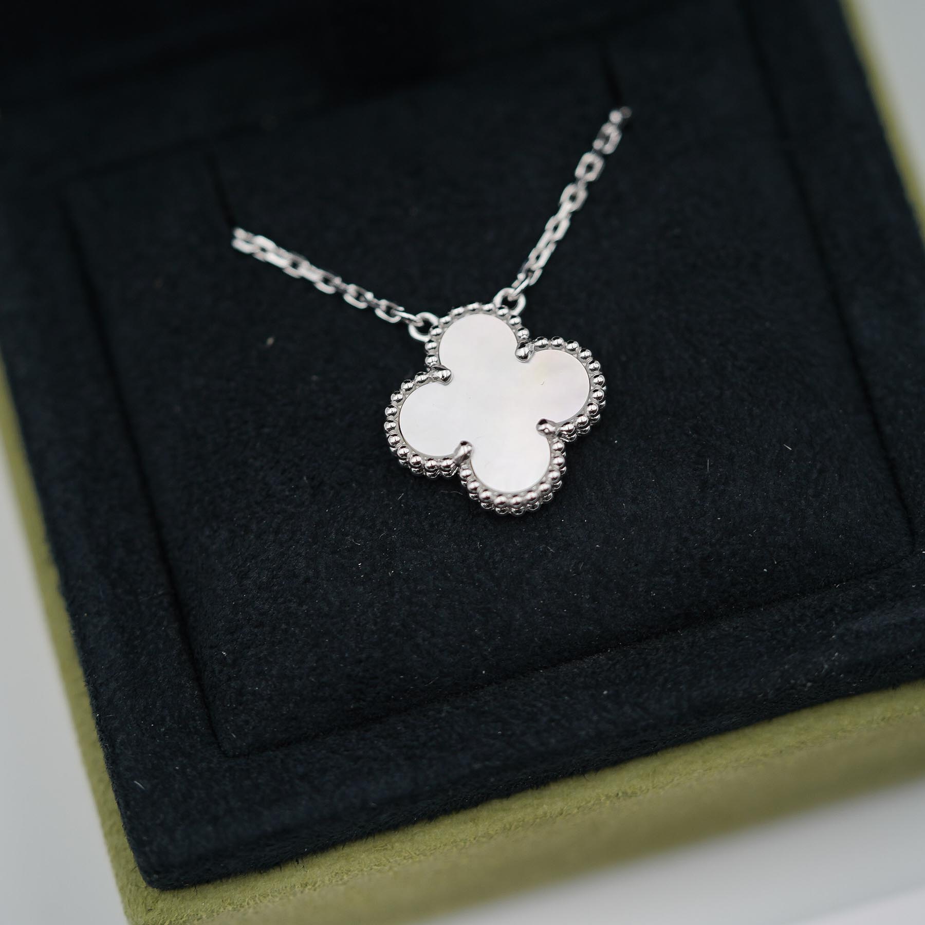 Van Cleef & Arpels Vintage Alhambra pendant Necklace