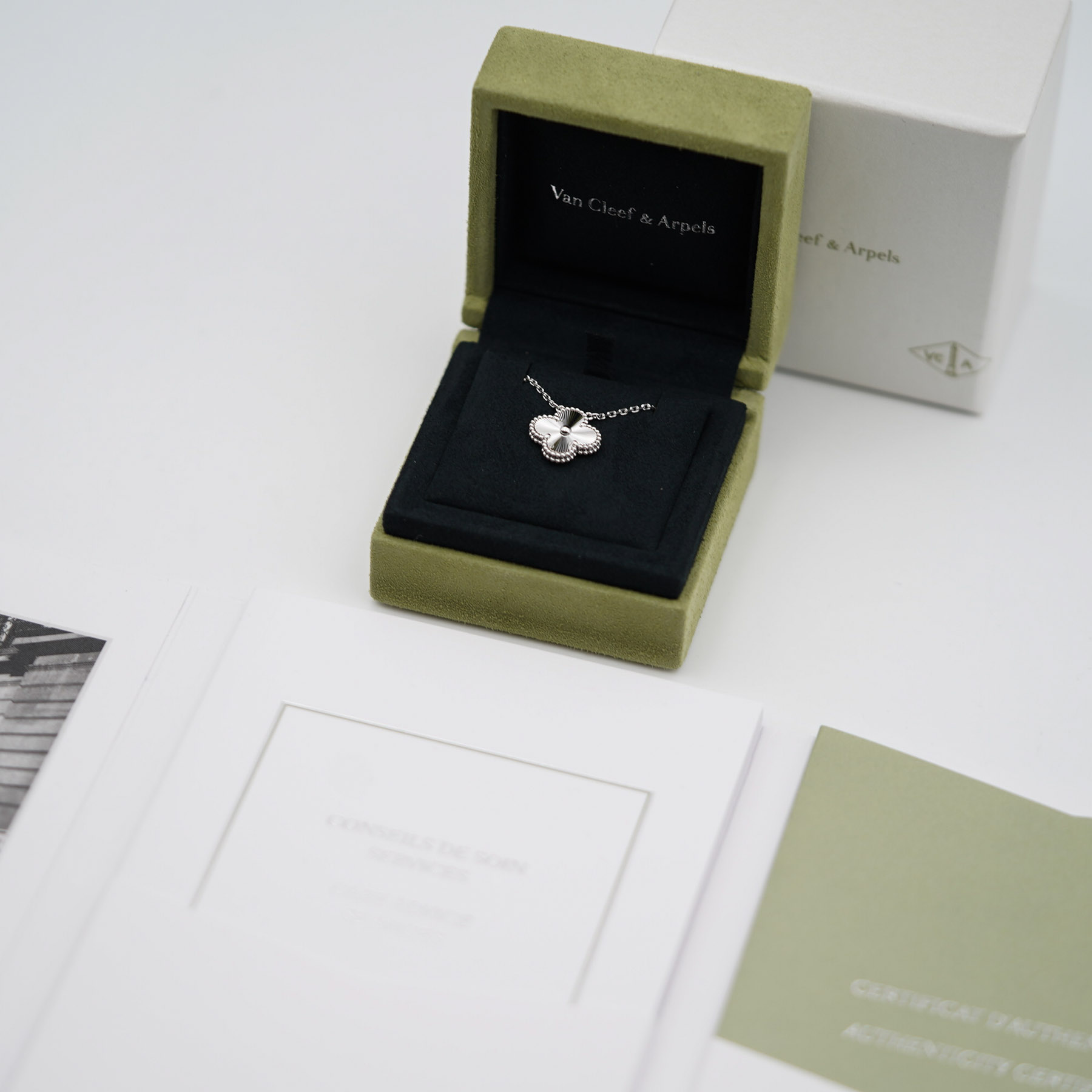 Van Cleef & Arpels Vintage Alhambra pendant Necklace