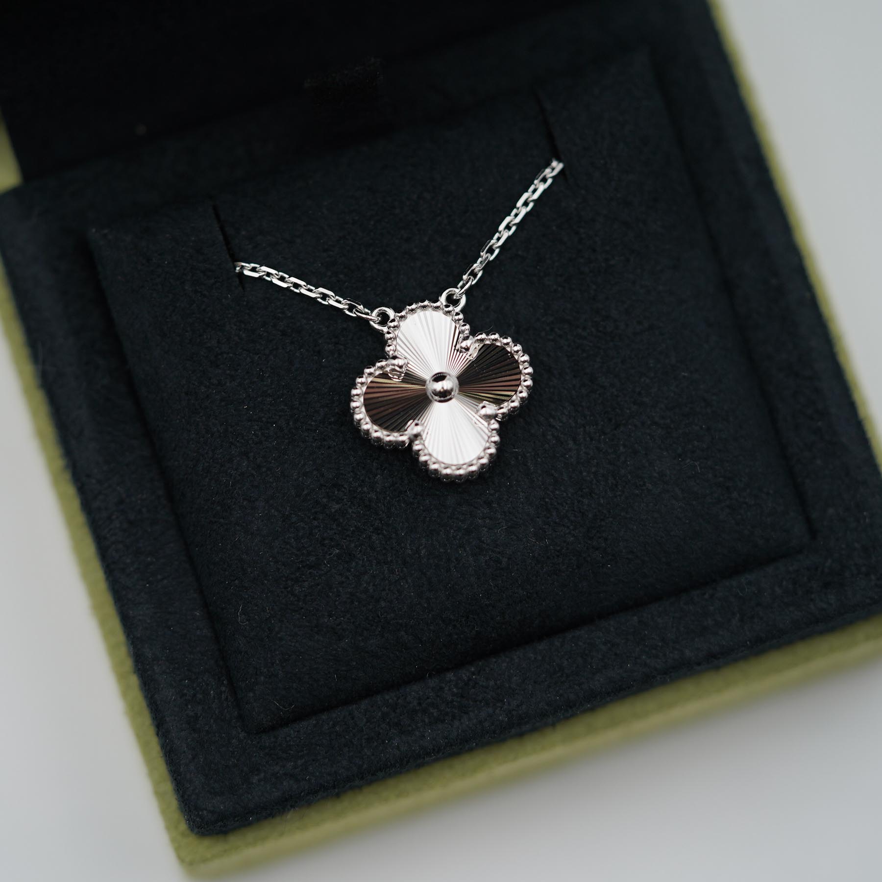 Van Cleef & Arpels Vintage Alhambra pendant Necklace