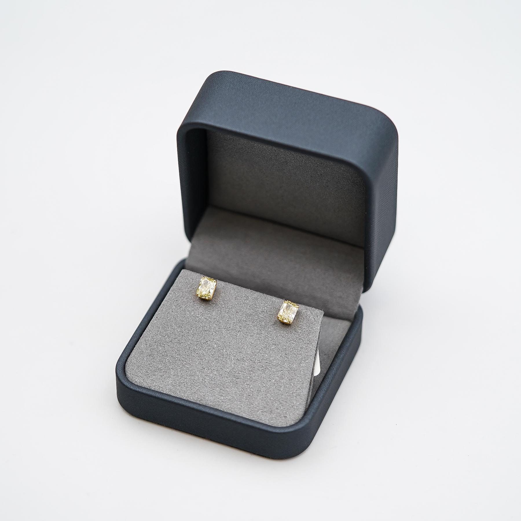 Jewellery Baguette Yellow Diamond 2.62ct Stud Earrings