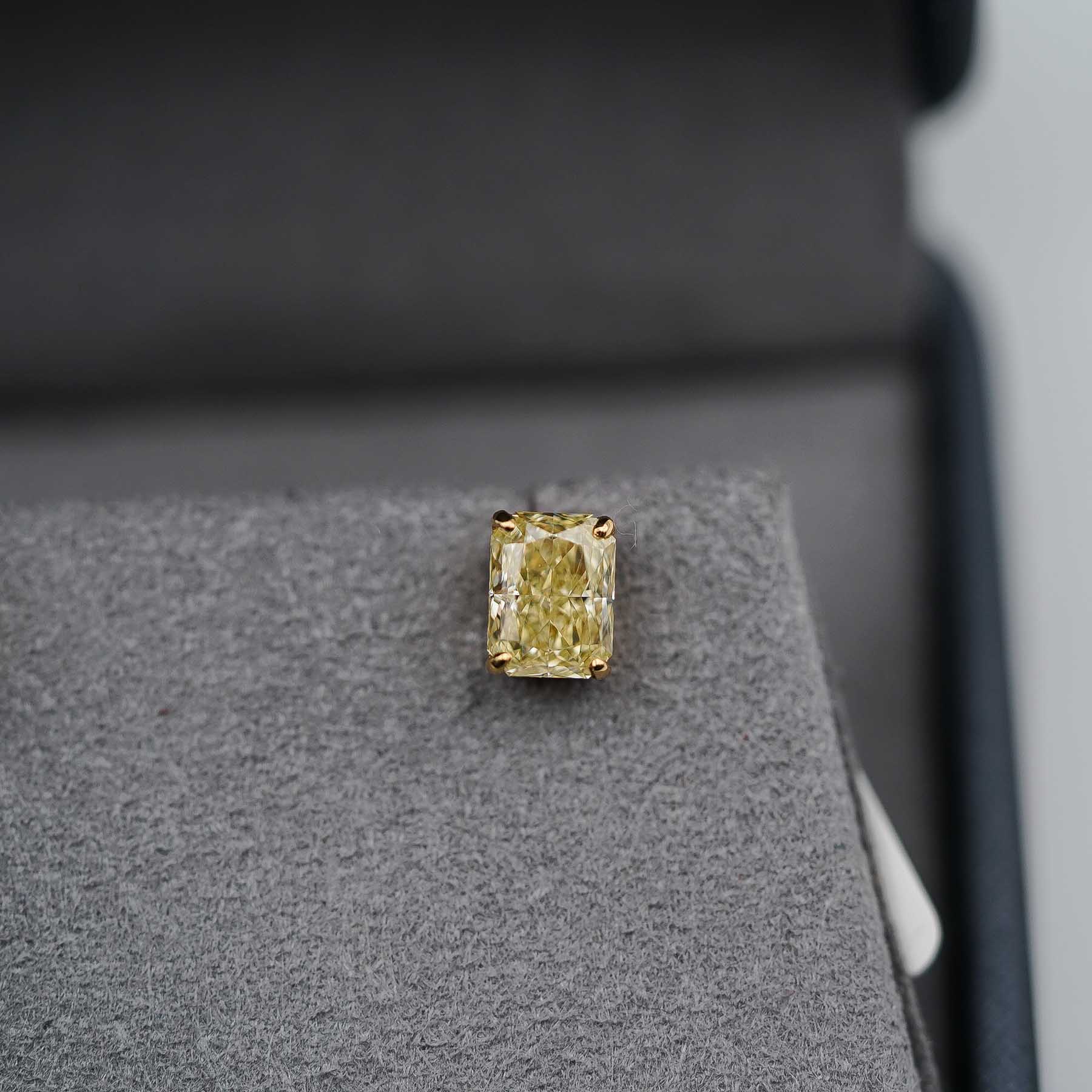 Jewellery Baguette Yellow Diamond 2.62ct Stud Earrings