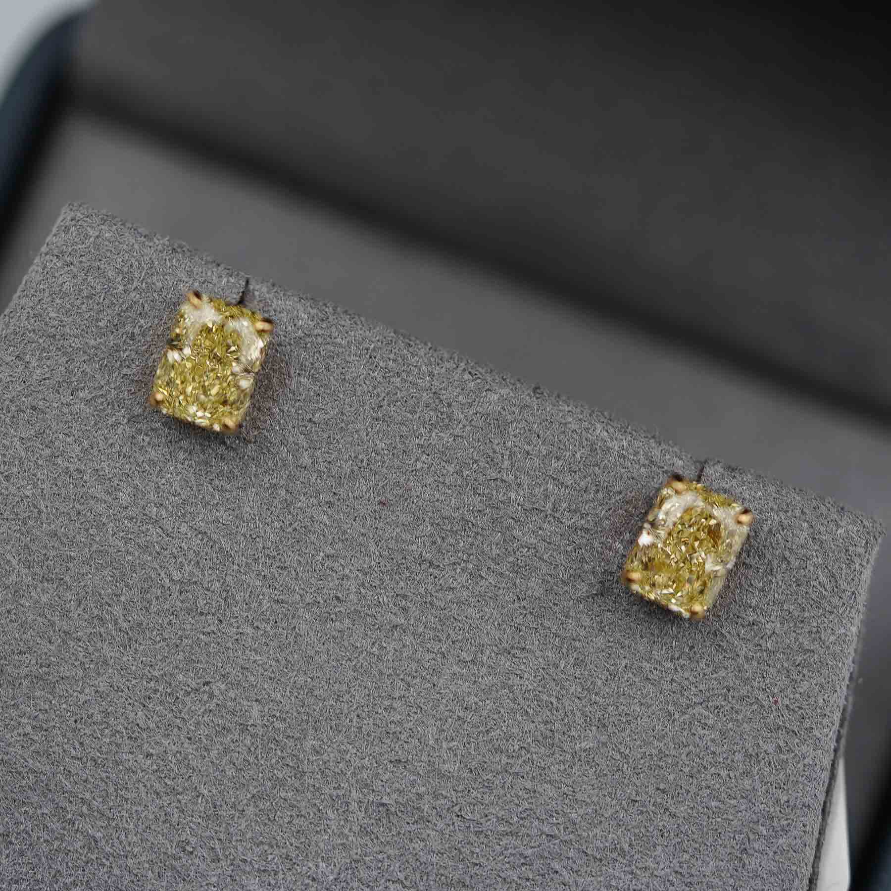 Jewellery Baguette Yellow Diamond 2.62ct Stud Earrings