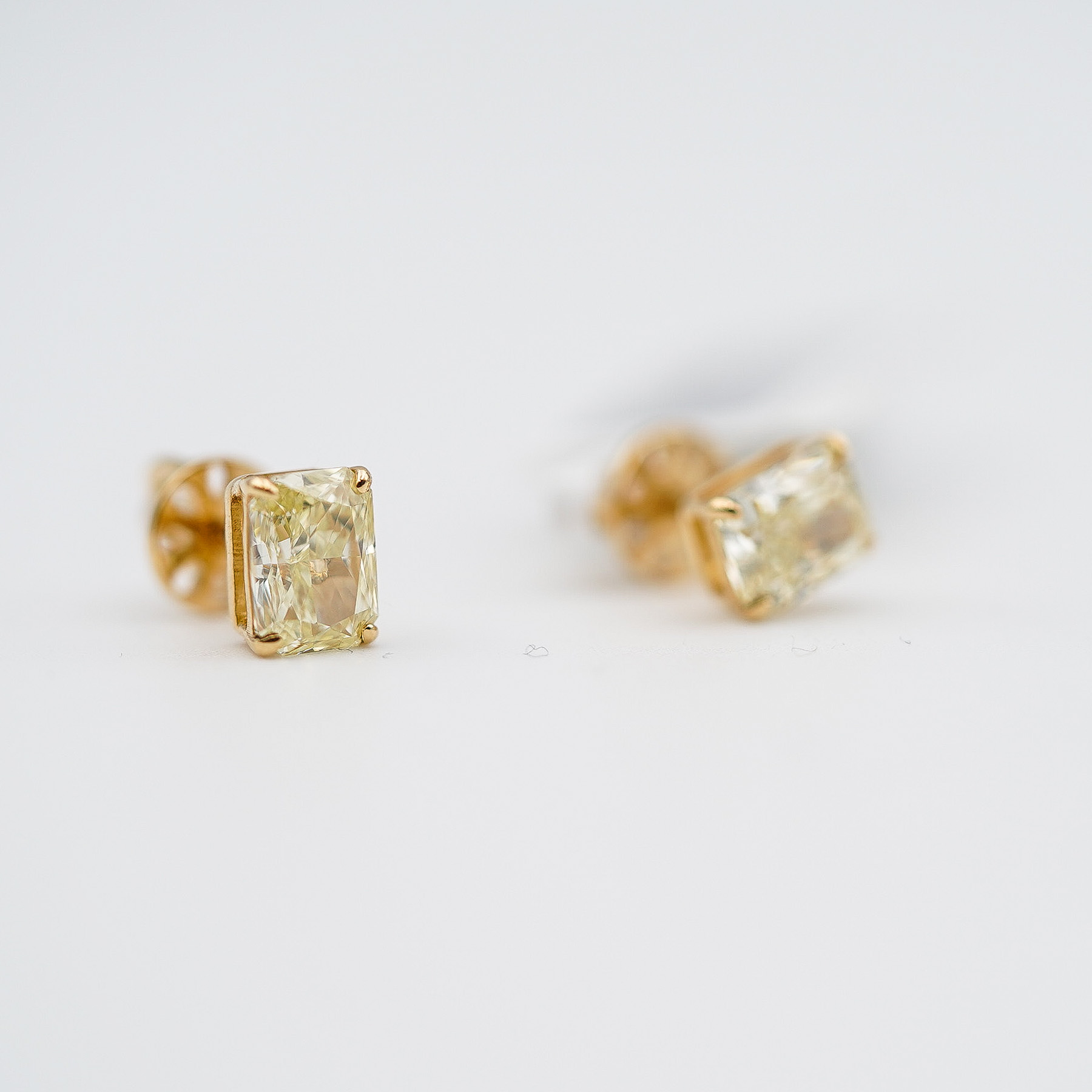 Jewellery Baguette Yellow Diamond 2.62ct Stud Earrings