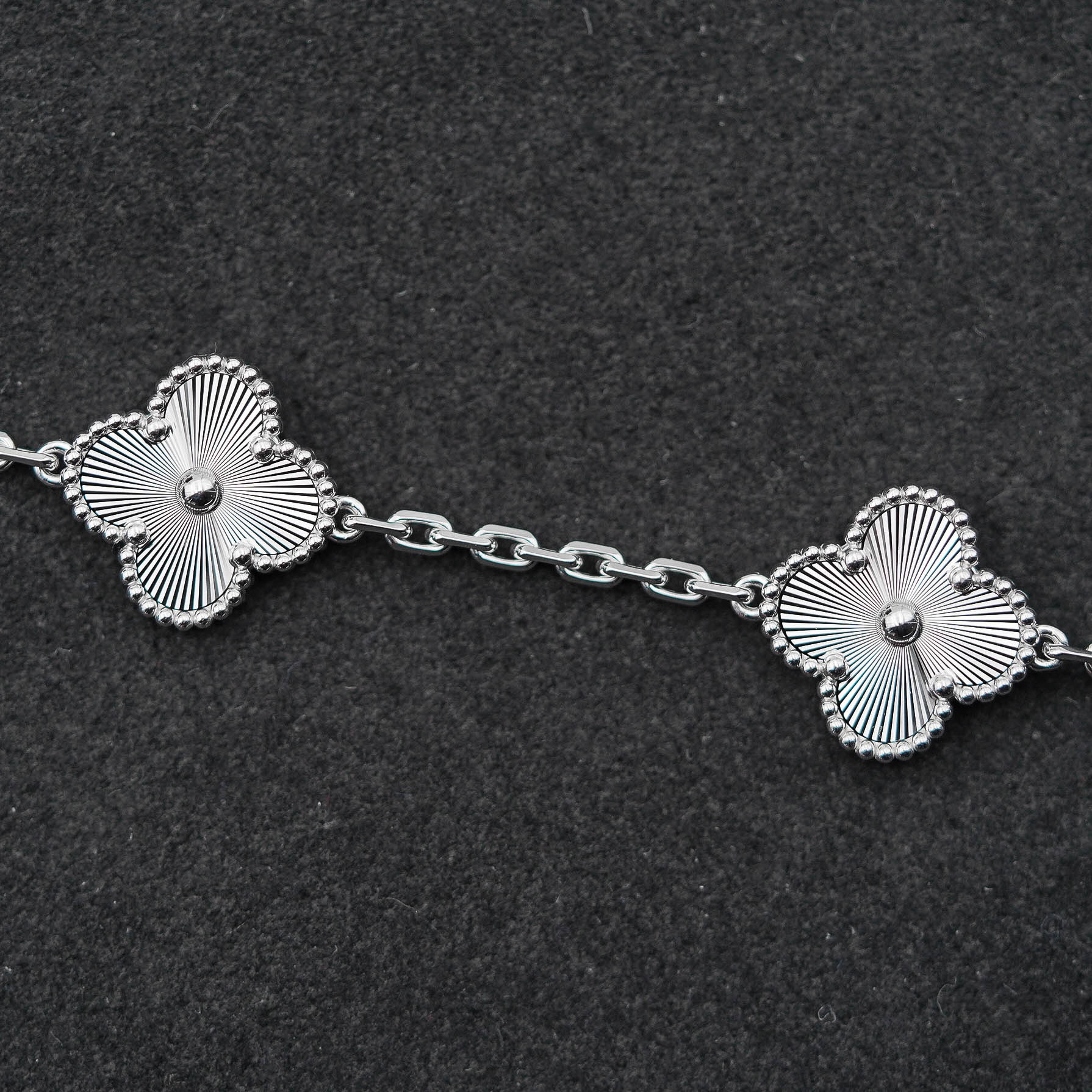 Van Cleef & Arpels Vintage Alhambra bracelet, 5 motifs Bracelet