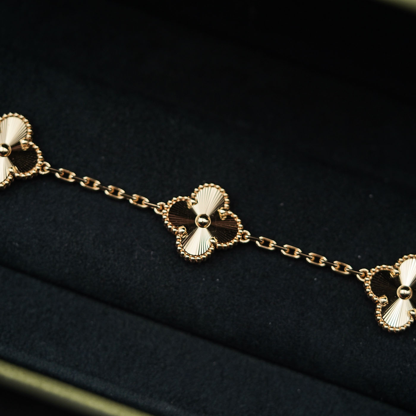 Van Cleef & Arpels Vintage Alhambra bracelet, 5 motifs Bracelet