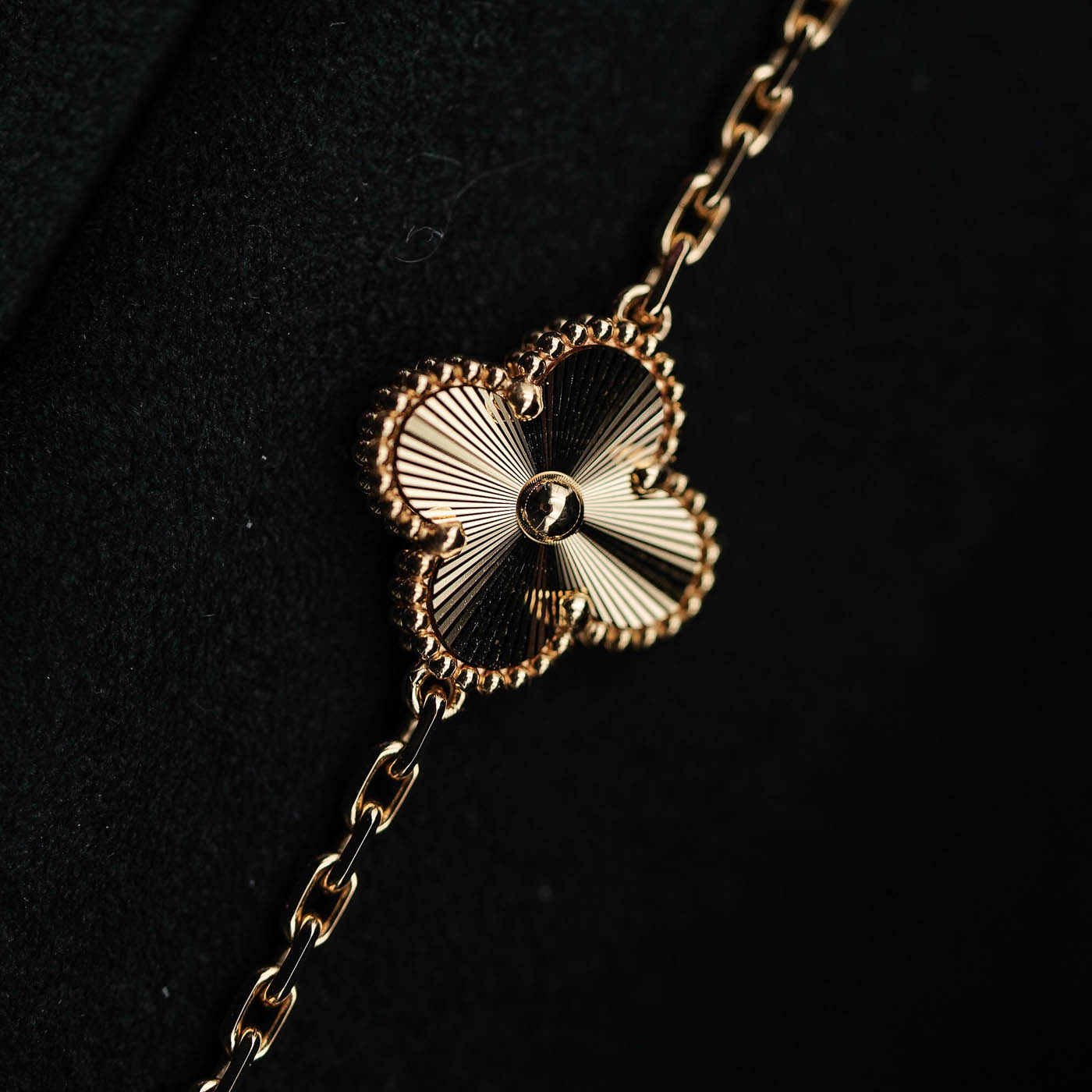 Van Cleef & Arpels Vintage Alhambra bracelet, 5 motifs Bracelet