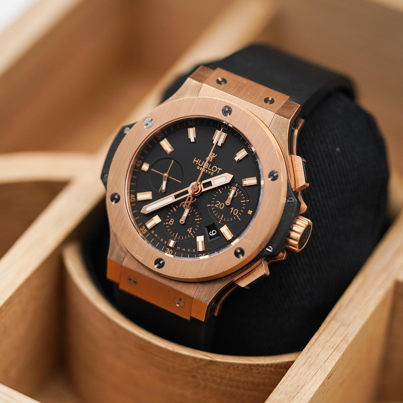 Hublot Big Bang 44 Gold