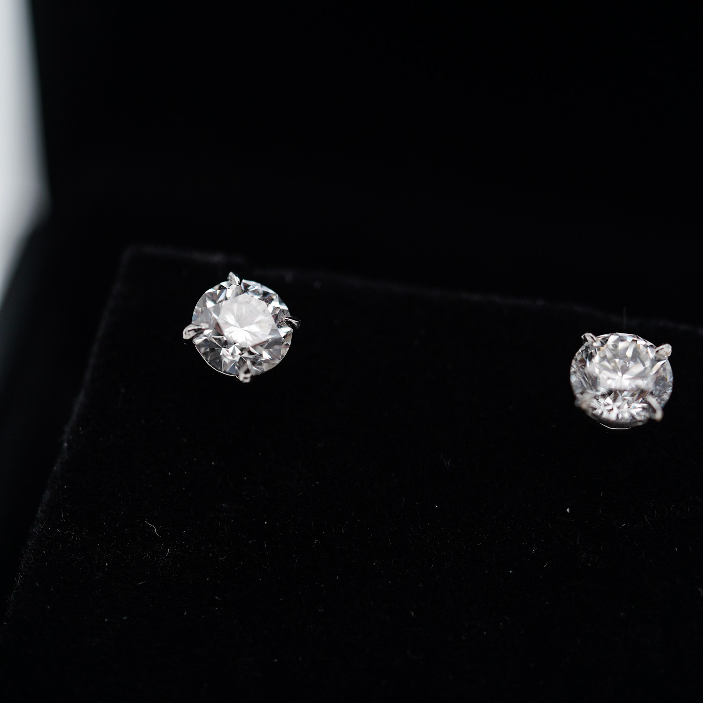 Jewellery Round Diamond Stud Earrings