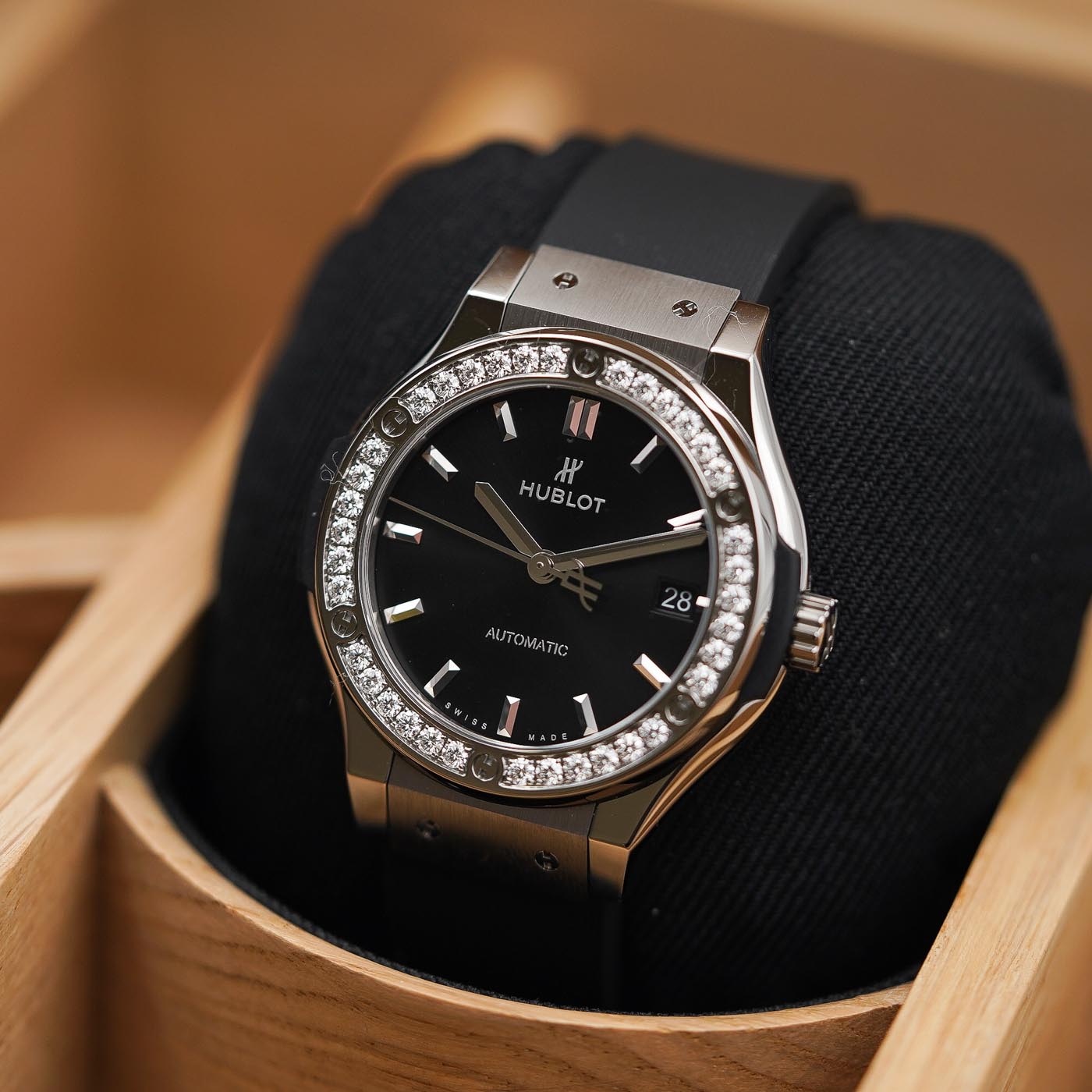 Hublot Classic Fusion 33 Titanium Diamonds