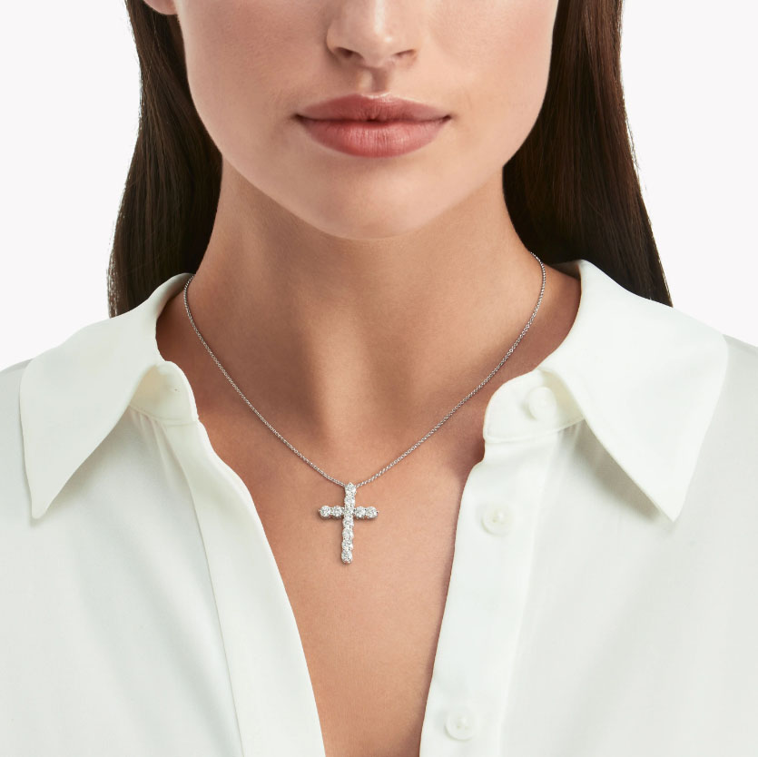 Graff Round Diamond Cross Medium Pendant Necklace