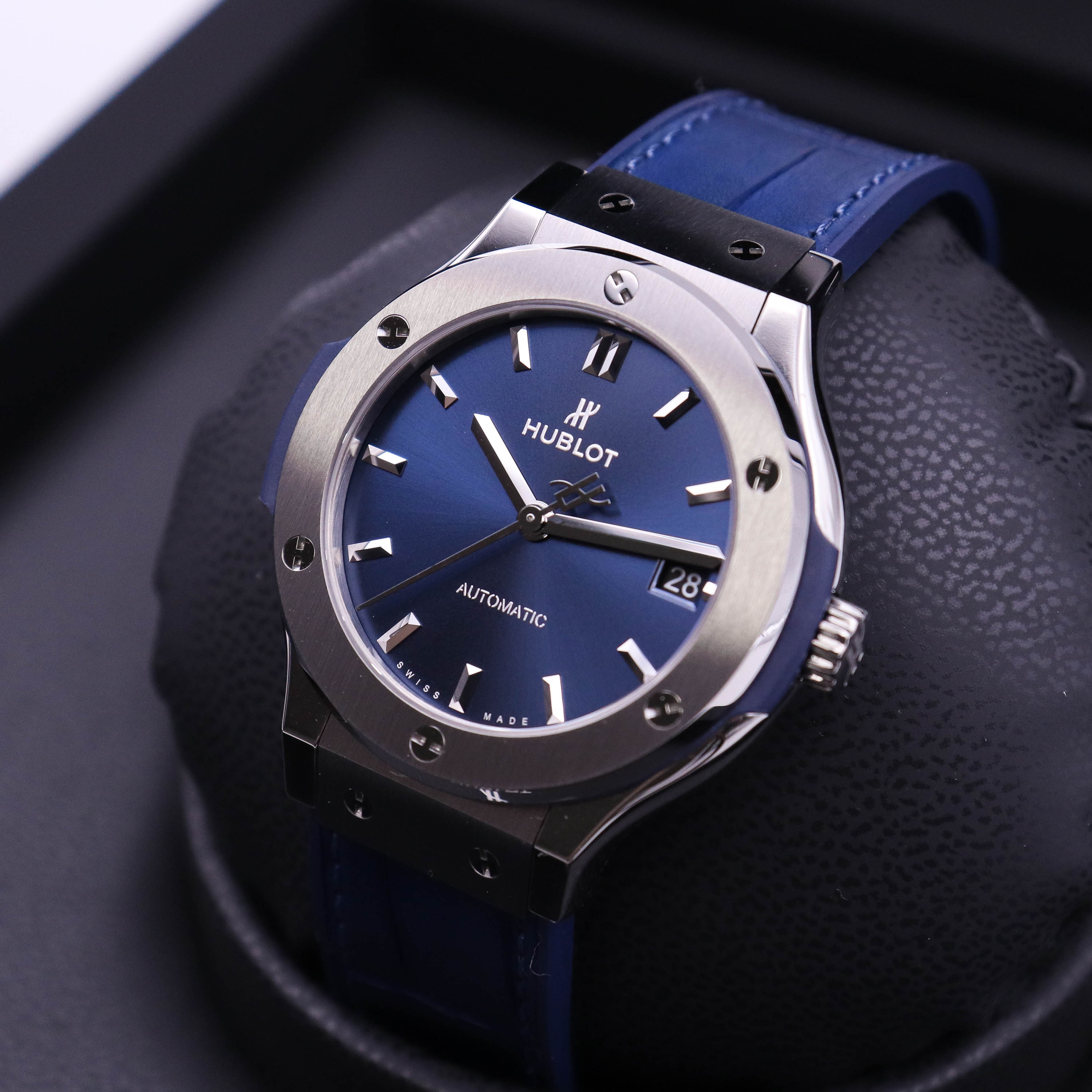 Hublot Classic Fusion 38 Titanium