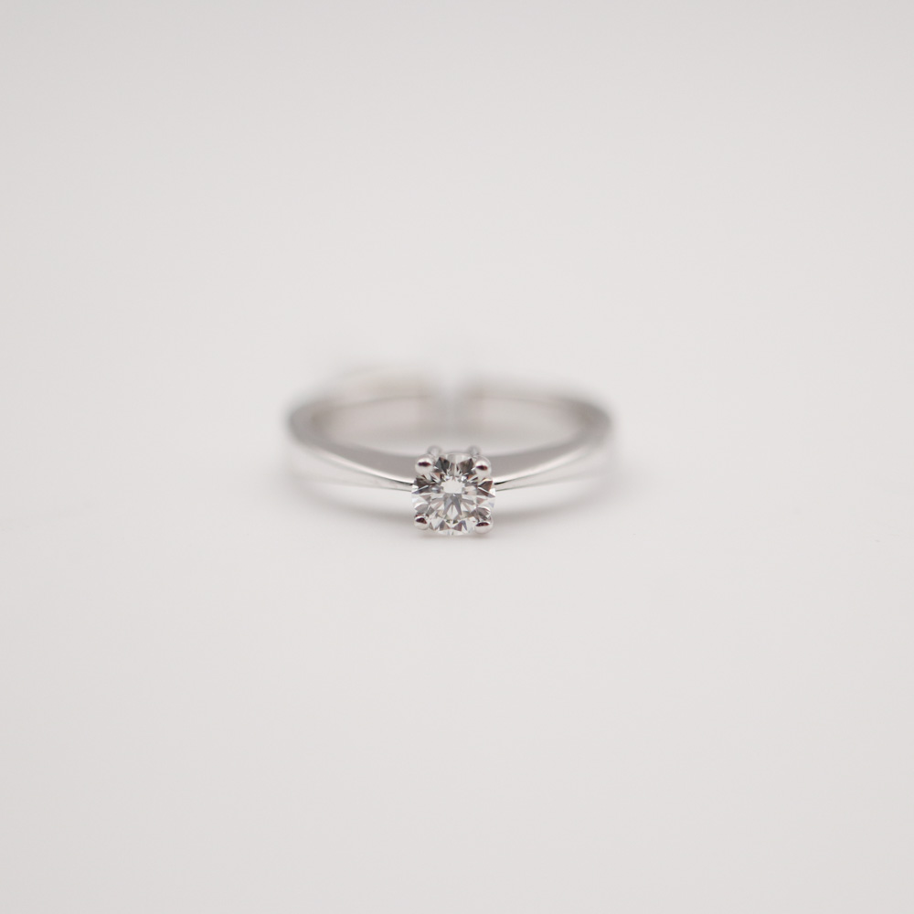 Jewellery Engagement Ring in White Gold Ring