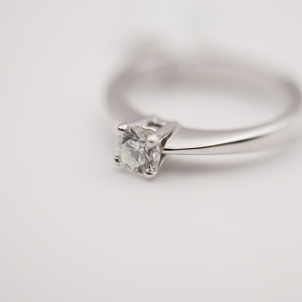 Jewellery Engagement Ring in White Gold Ring