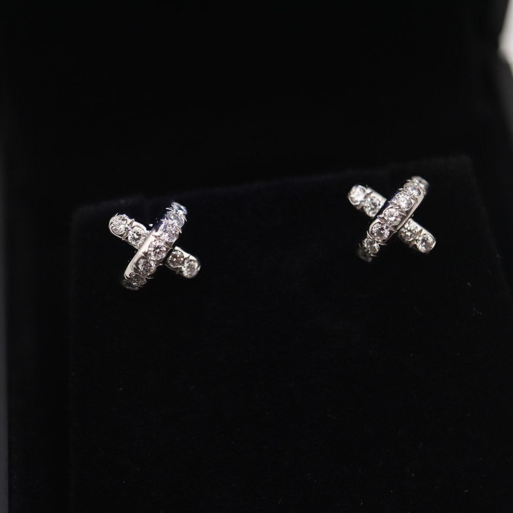 Tiffany & Co. Signature X Diamond Platinum Stud Earrings Örhängen