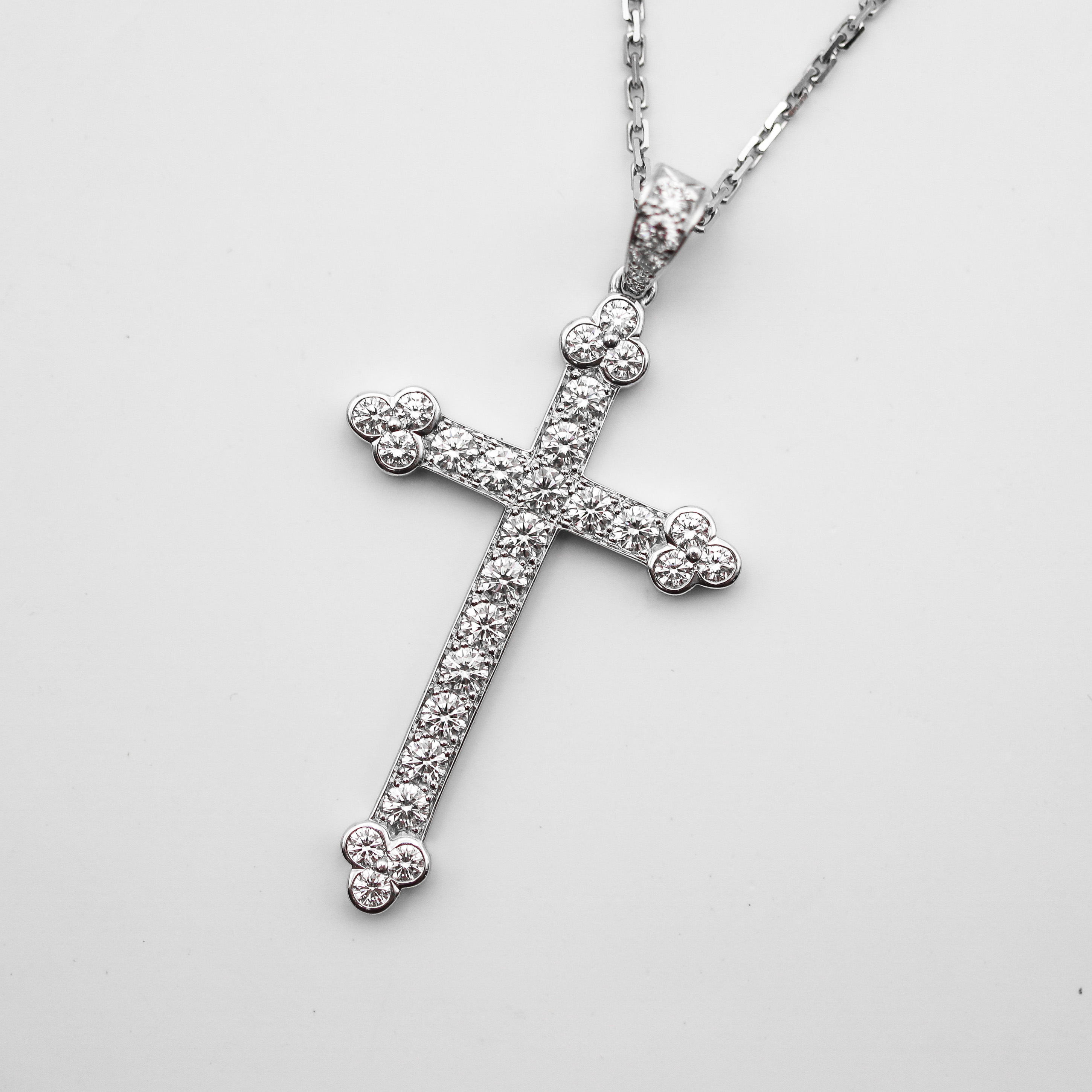 White Gold Cross | Cartier | 01