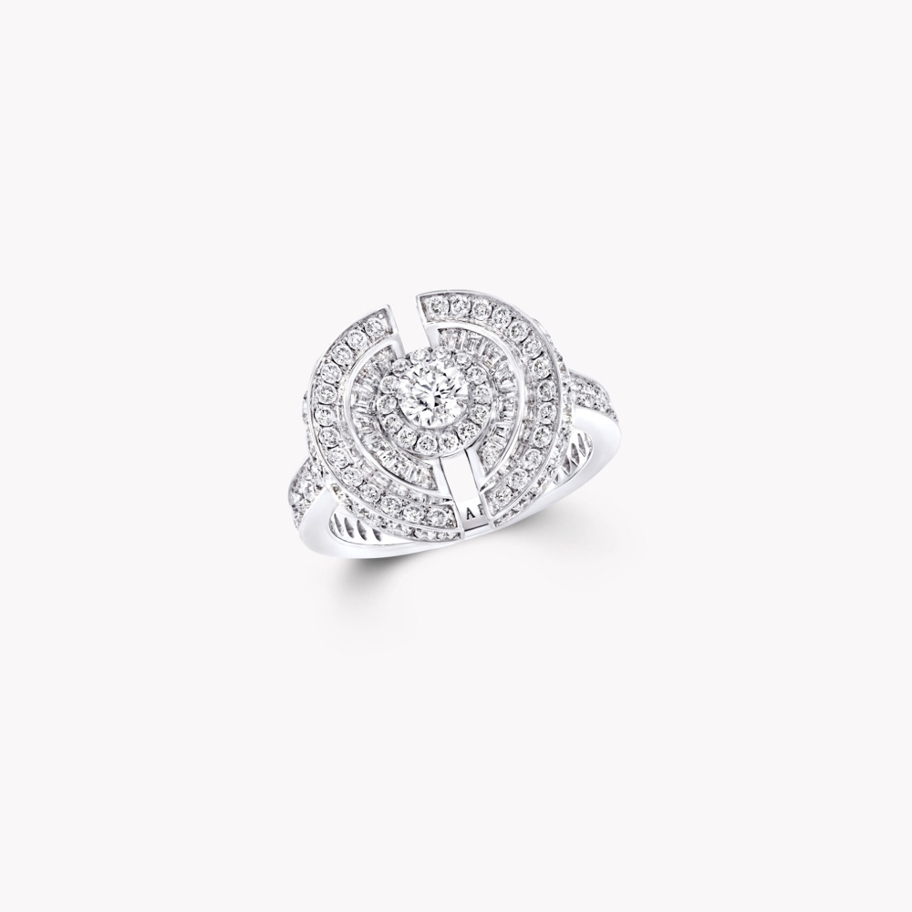 Graff Night Moon Round and Baguette Cut Diamond Ring Sormukset
