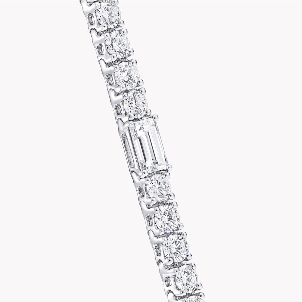 Graff Round and Emerald Cut Diamond Bracelet Armbånd